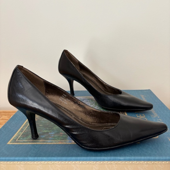 Calvin Klein shoes (black heels) size W 8 1/2 - Picture 1 of 3